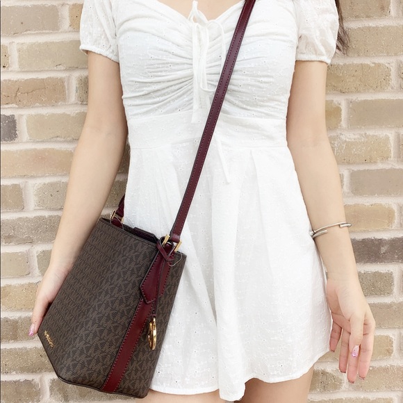 ‼️SALE‼️ Michael kors bucket crossbody - Picture 4 of 5